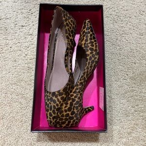 Vince Camuto kitten heels cheetah pony 7.5